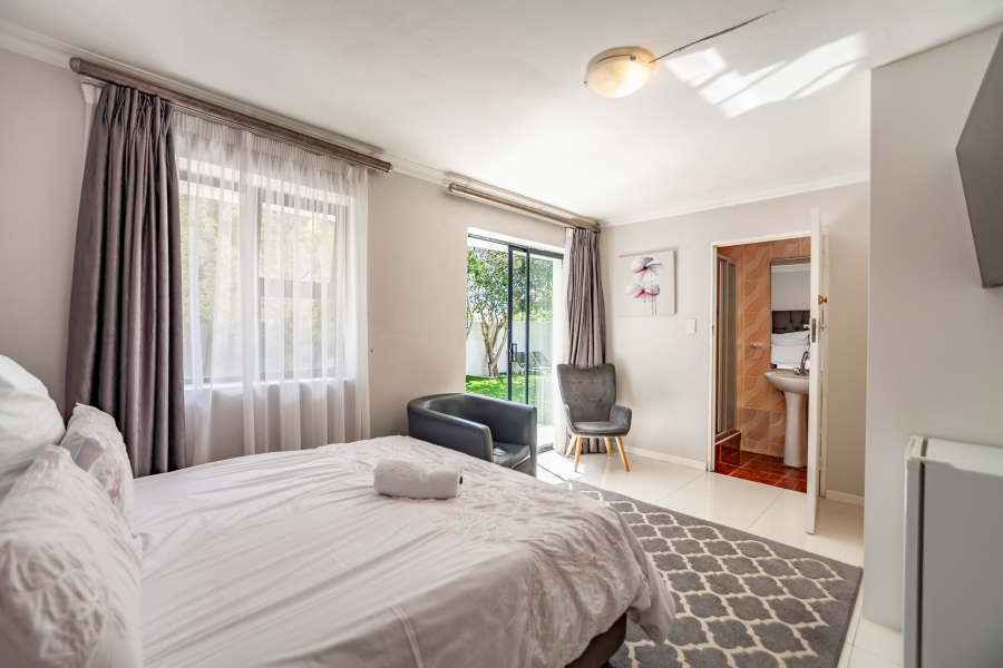 8 Bedroom Property for Sale in Milnerton Ridge Western Cape